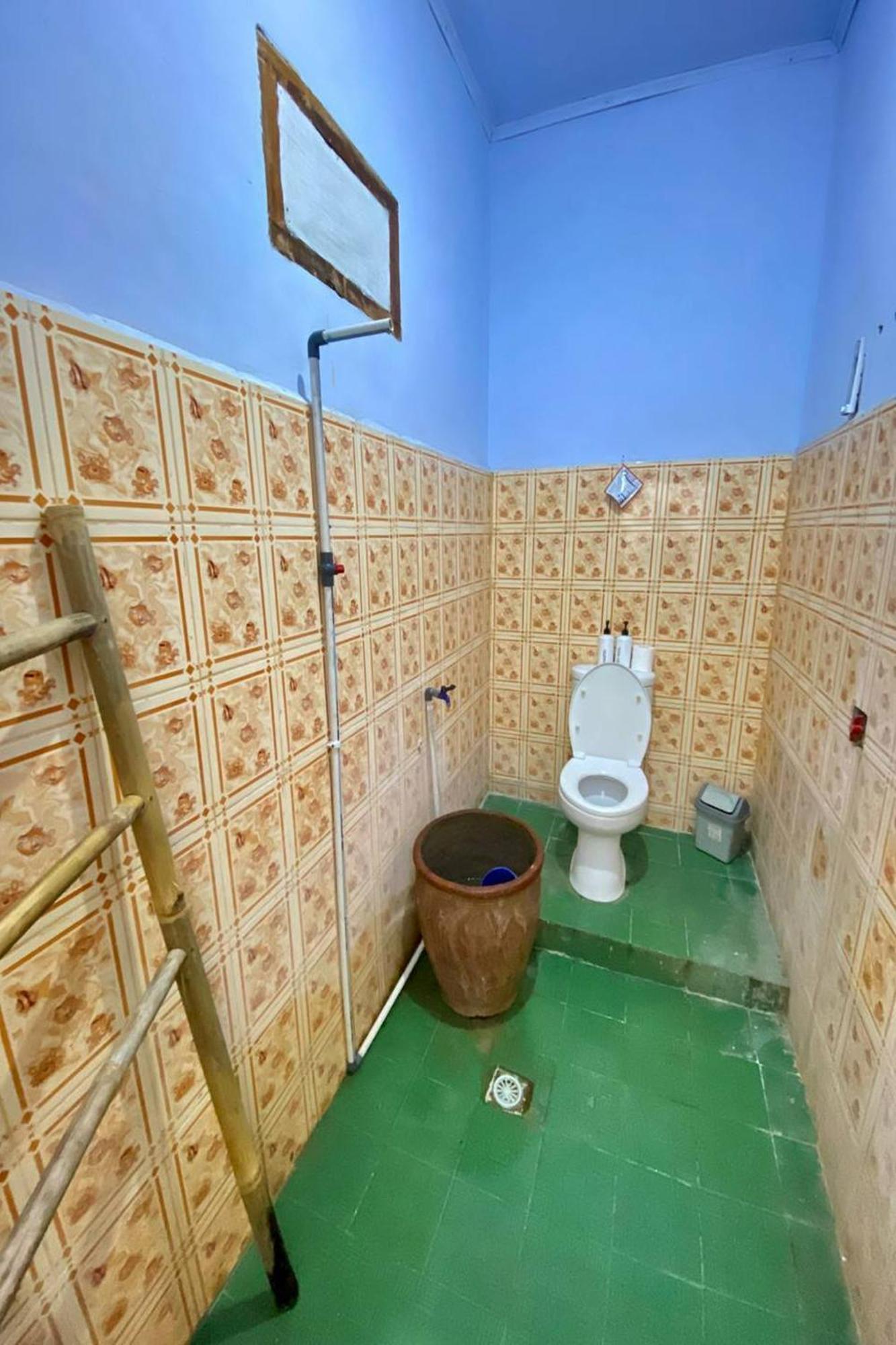 Duyung Rooms & Resto Gerupuk Blumbang Bagian luar foto