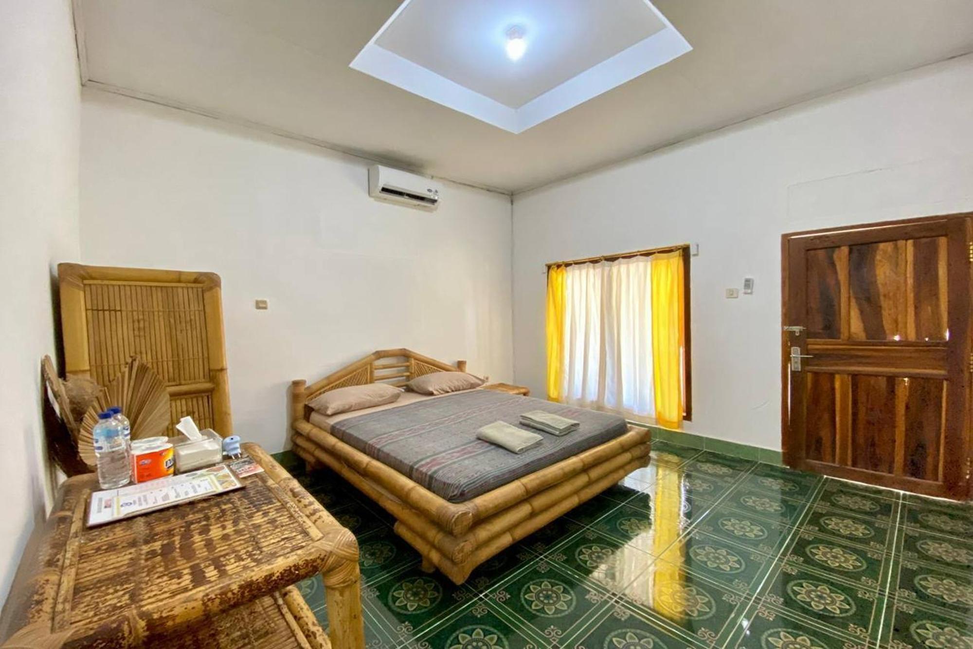 Duyung Rooms & Resto Gerupuk Blumbang Bagian luar foto