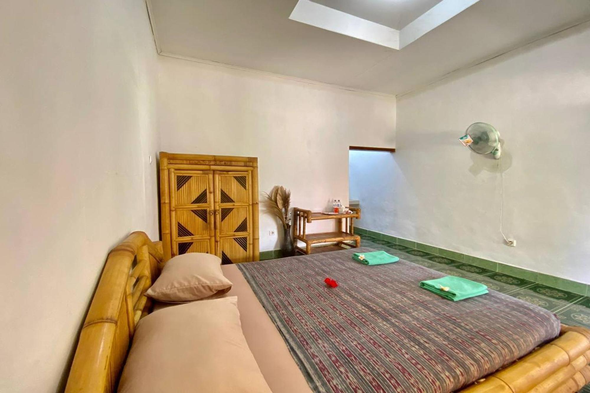 Duyung Rooms & Resto Gerupuk Blumbang Bagian luar foto