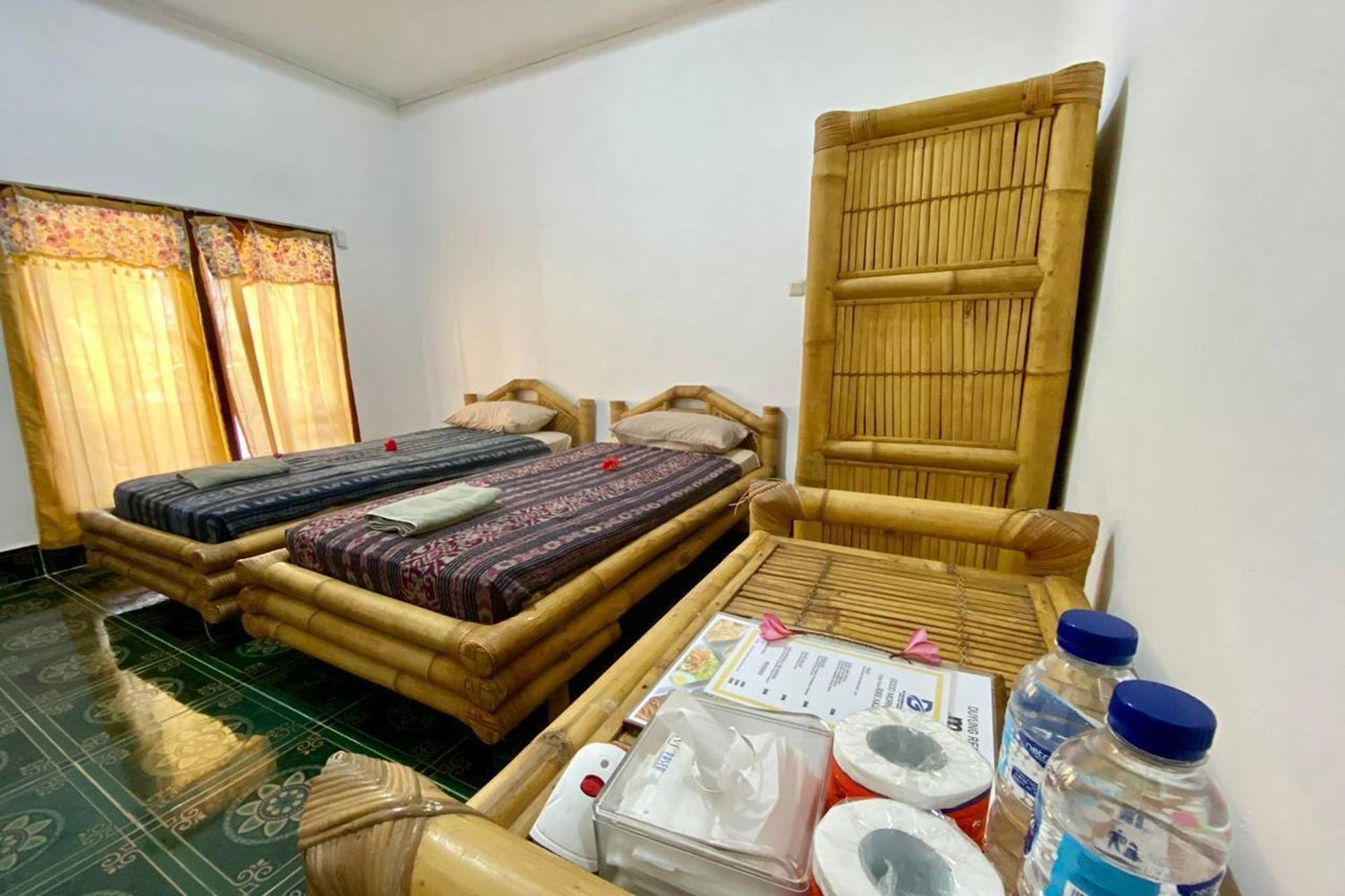Duyung Rooms & Resto Gerupuk Blumbang Bagian luar foto