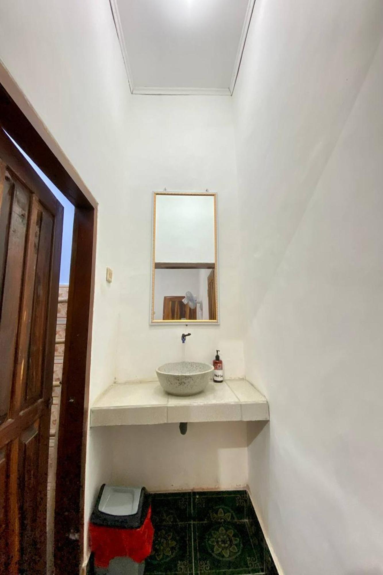 Duyung Rooms & Resto Gerupuk Blumbang Bagian luar foto