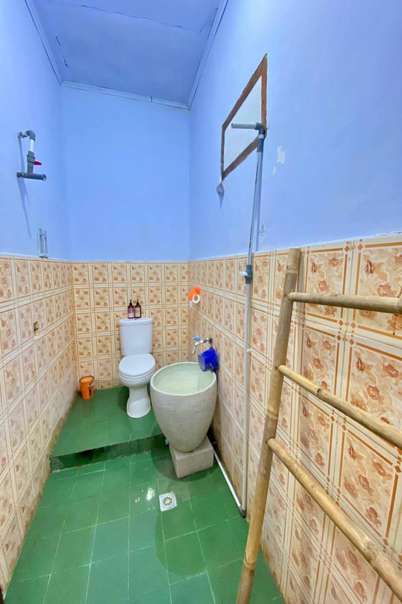 Duyung Rooms & Resto Gerupuk Blumbang Bagian luar foto