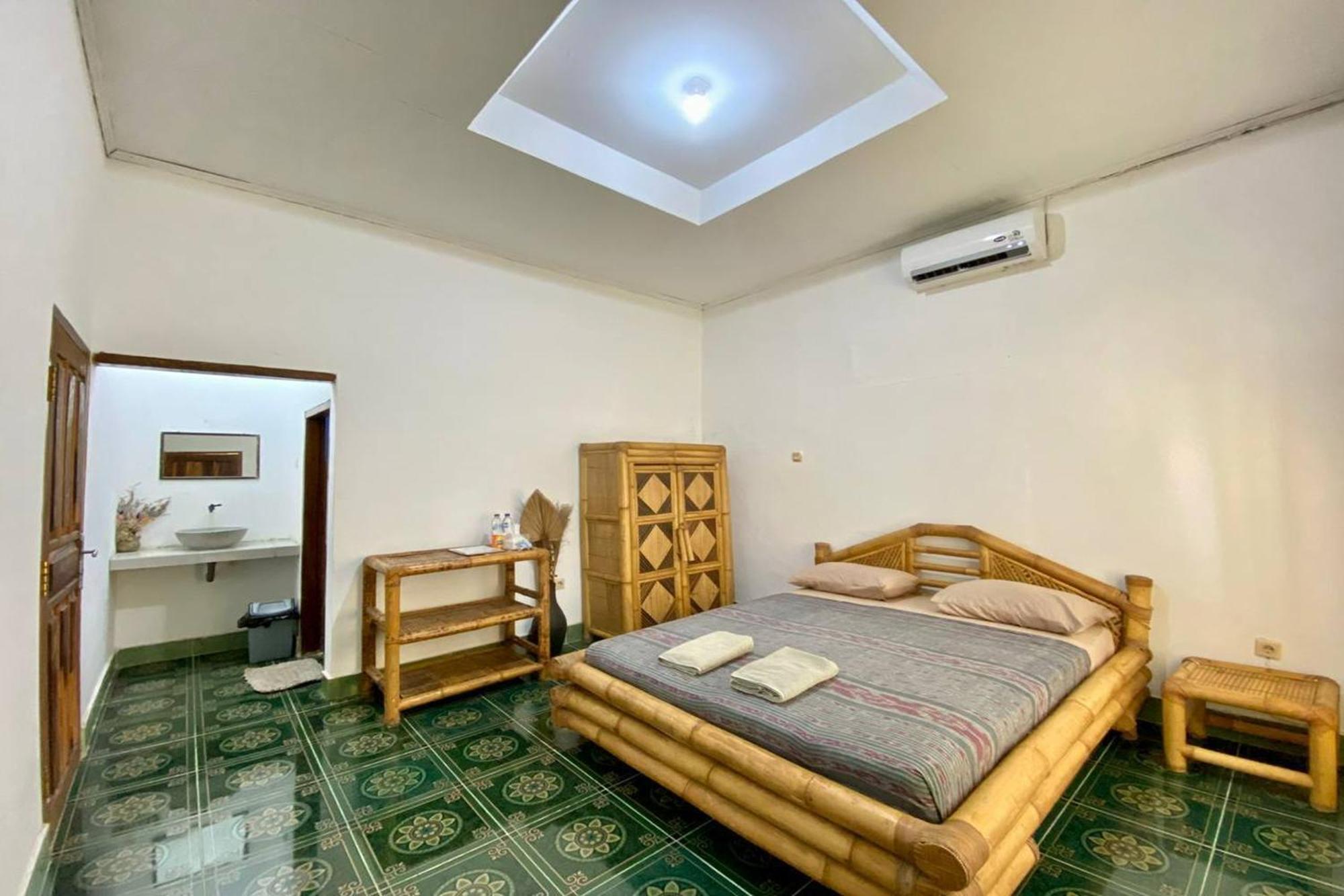 Duyung Rooms & Resto Gerupuk Blumbang Bagian luar foto