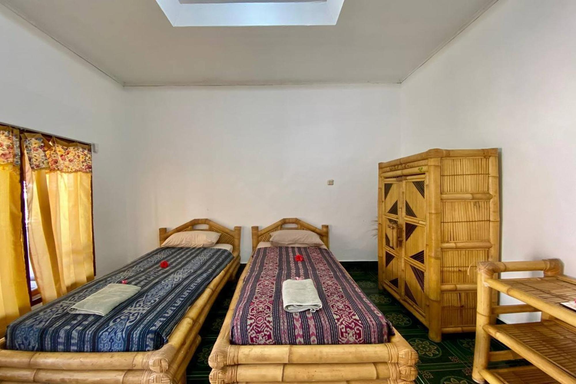 Duyung Rooms & Resto Gerupuk Blumbang Bagian luar foto