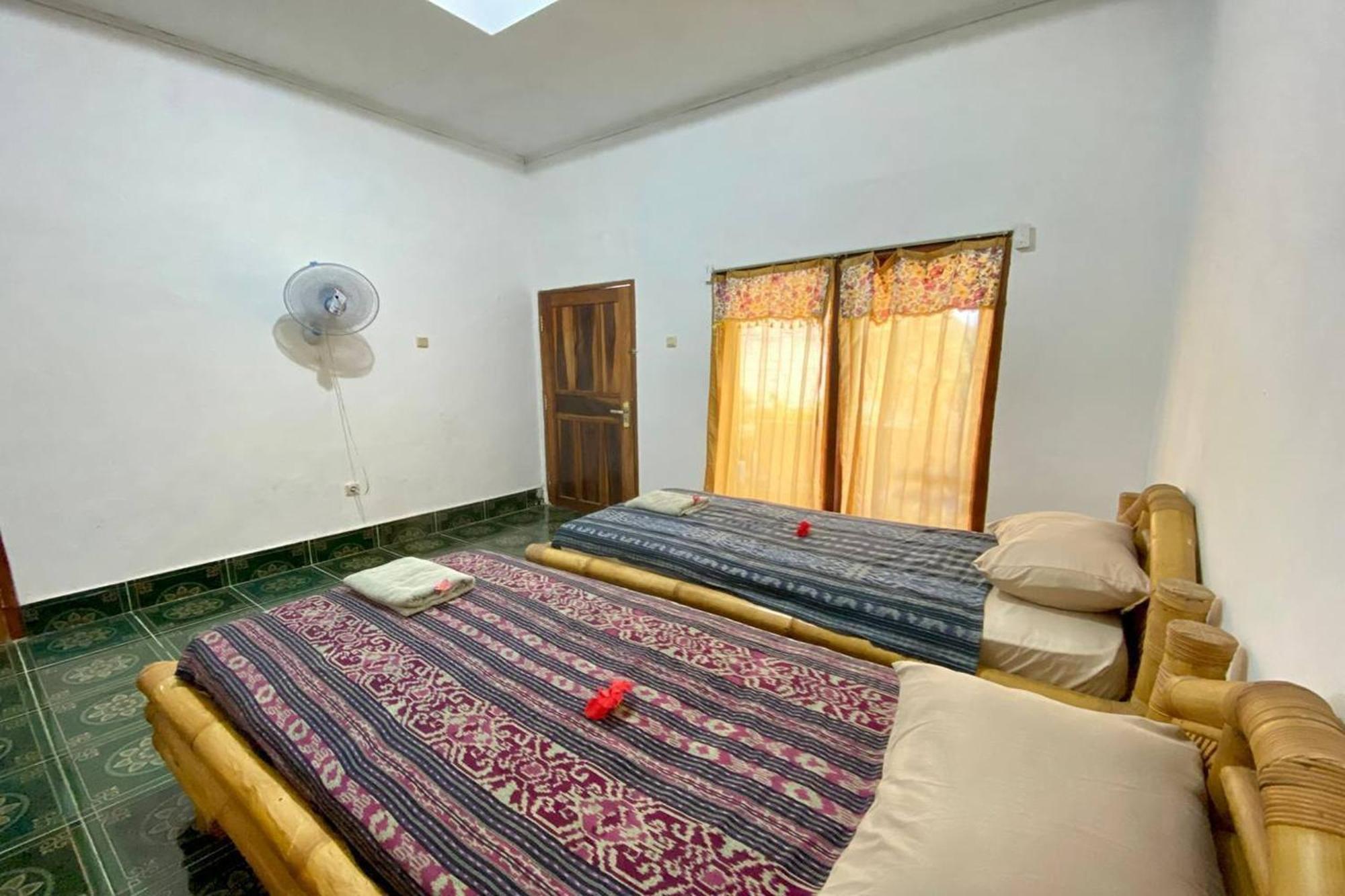 Duyung Rooms & Resto Gerupuk Blumbang Bagian luar foto