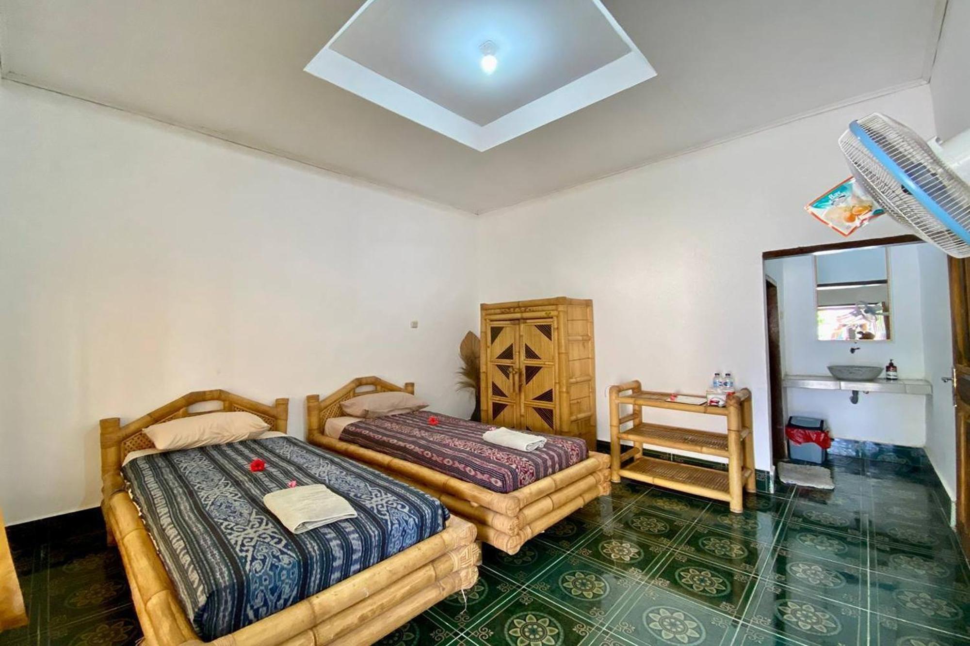 Duyung Rooms & Resto Gerupuk Blumbang Bagian luar foto