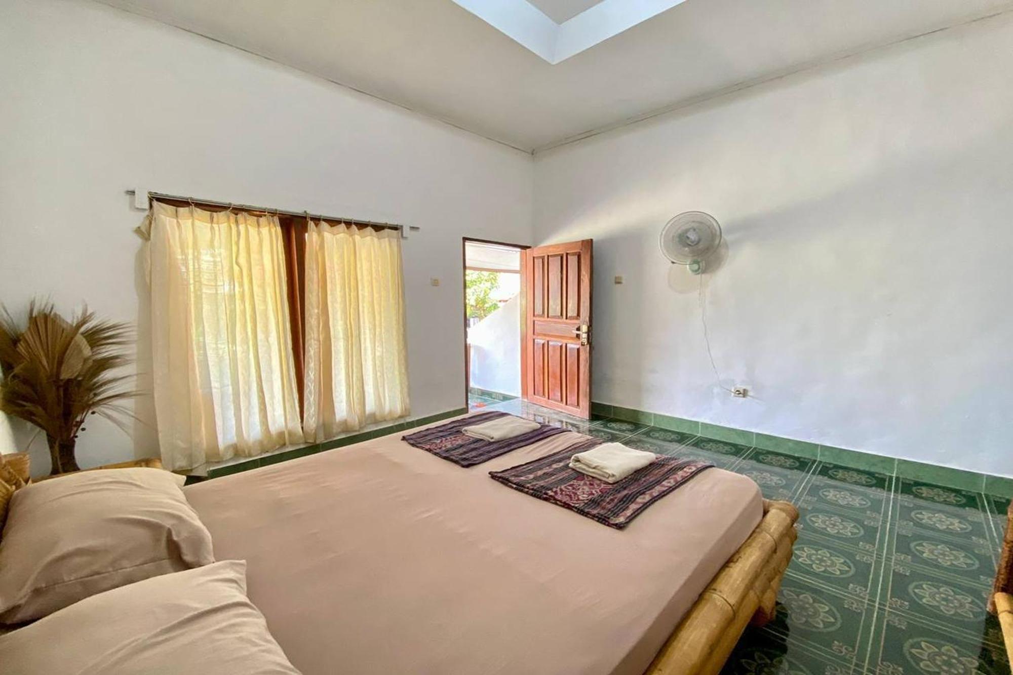 Duyung Rooms & Resto Gerupuk Blumbang Bagian luar foto