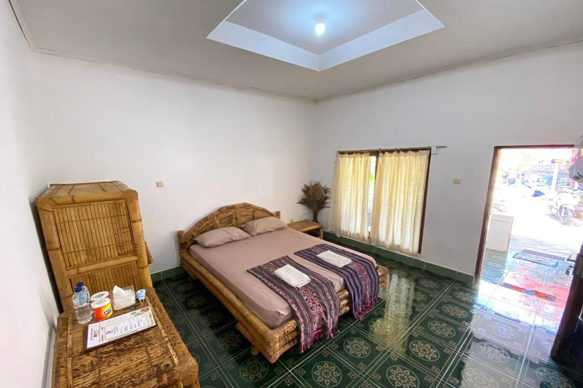 Duyung Rooms & Resto Gerupuk Blumbang Bagian luar foto