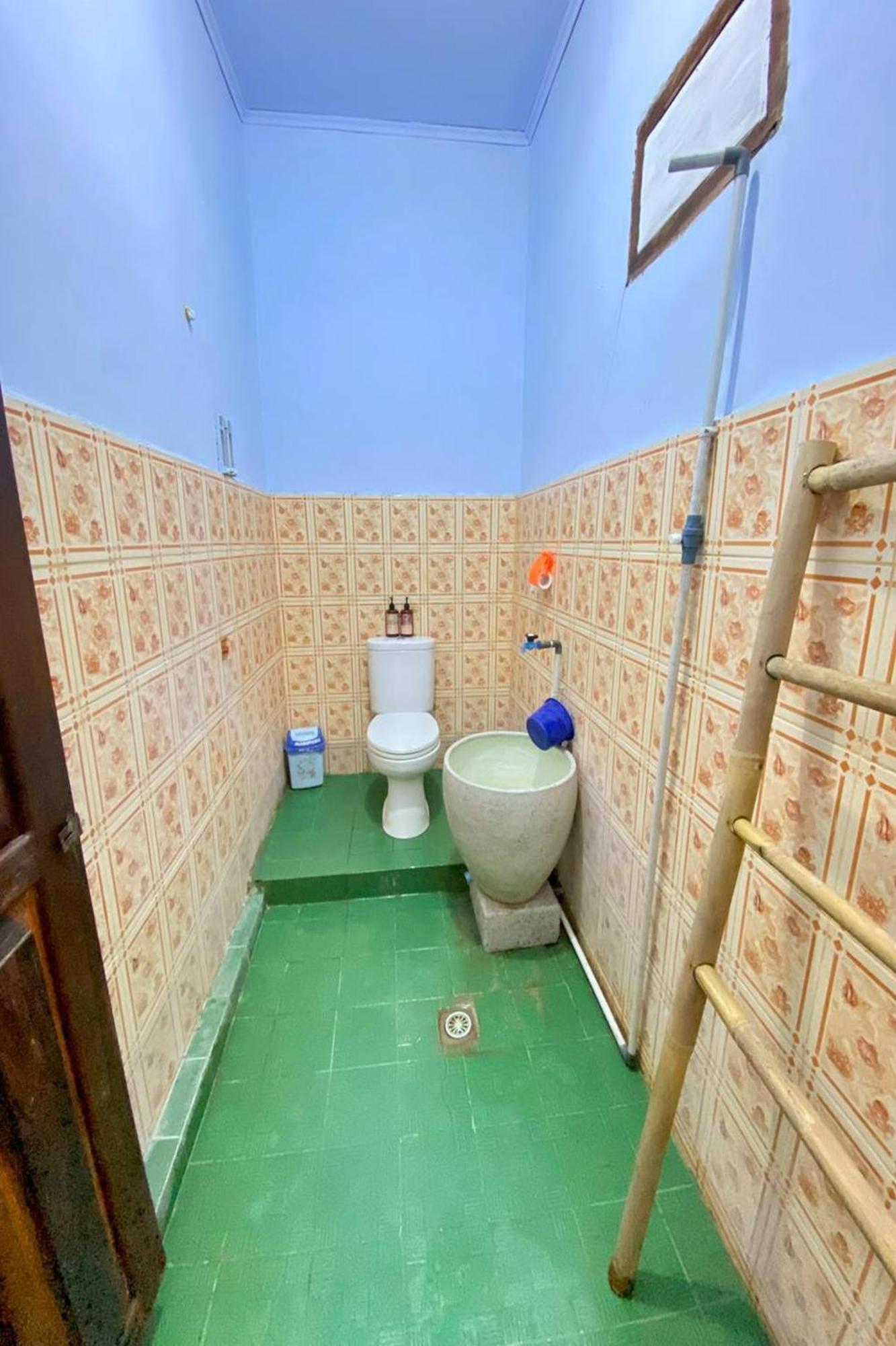 Duyung Rooms & Resto Gerupuk Blumbang Bagian luar foto