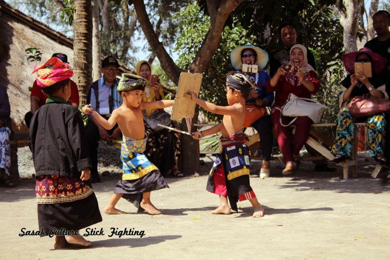 Duyung Rooms & Resto Gerupuk Blumbang Bagian luar foto