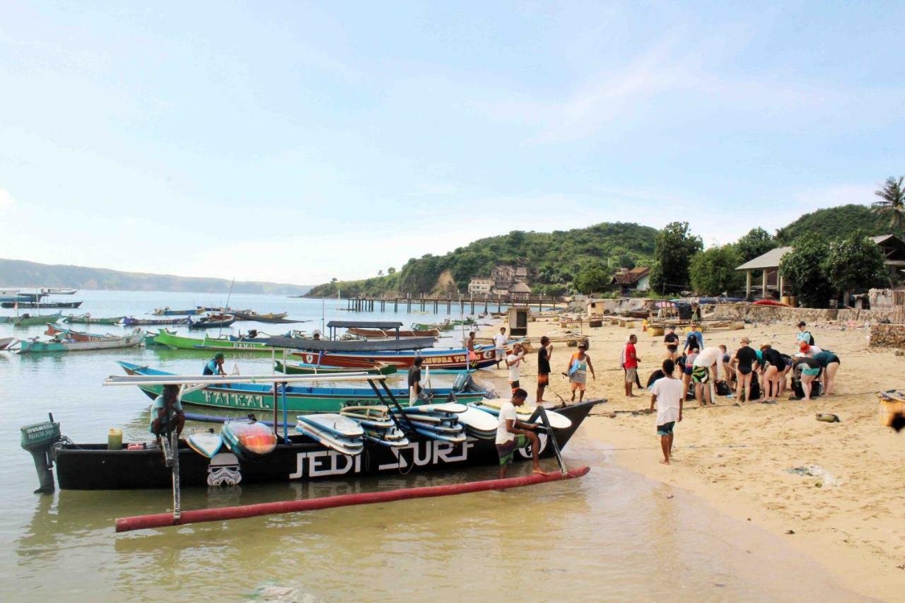 Duyung Rooms & Resto Gerupuk Blumbang Bagian luar foto