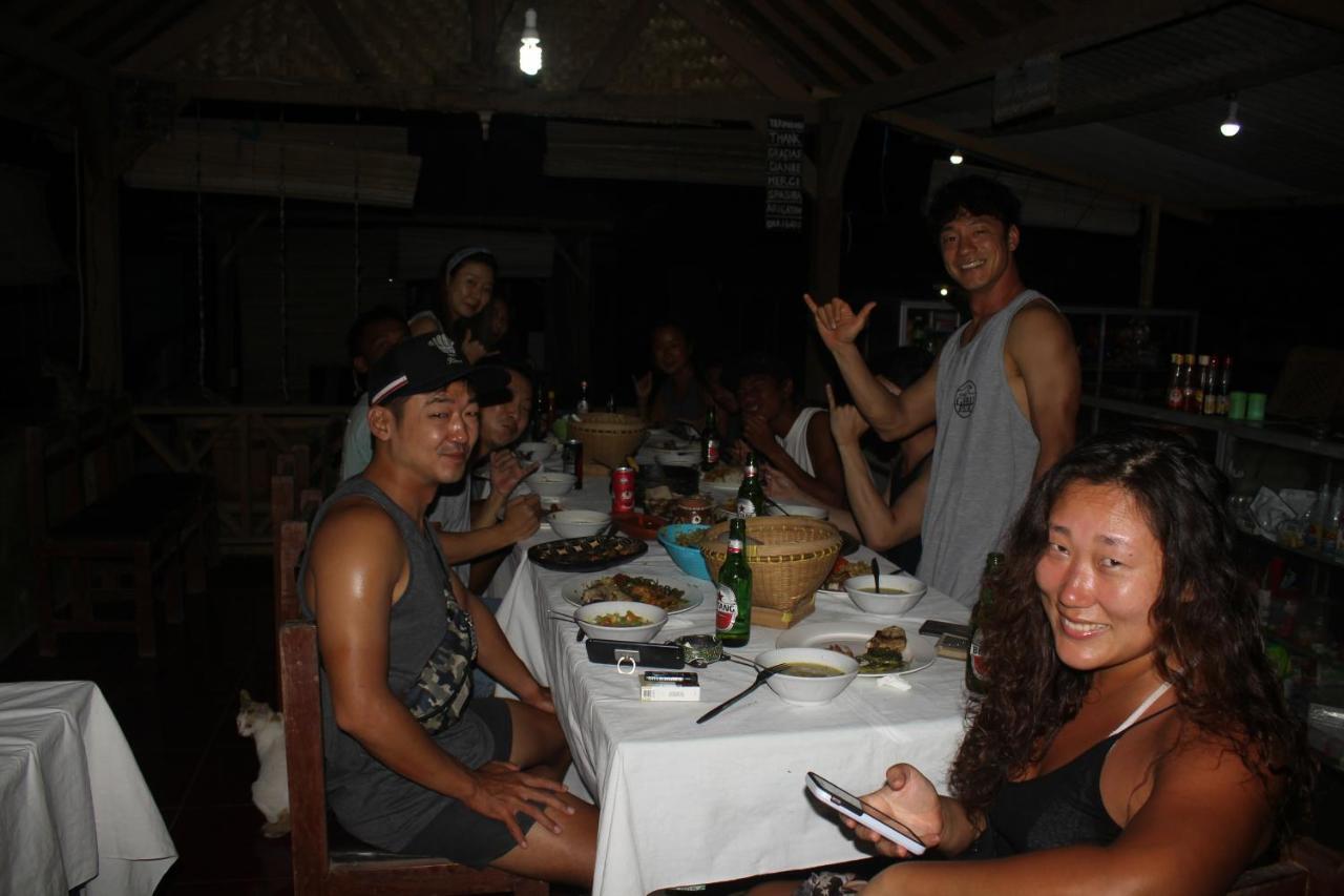 Duyung Rooms & Resto Gerupuk Blumbang Bagian luar foto